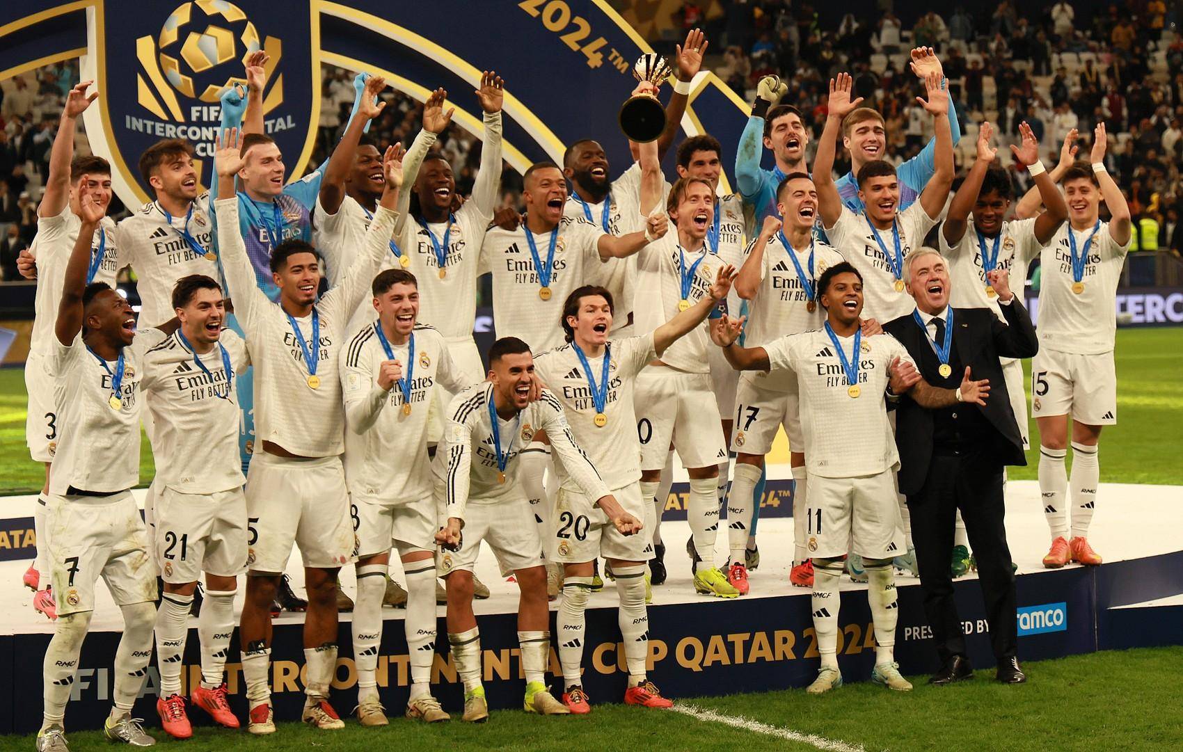 热议U22男足输越南：五后卫+偏哨都输了，非要国际日去忙全运