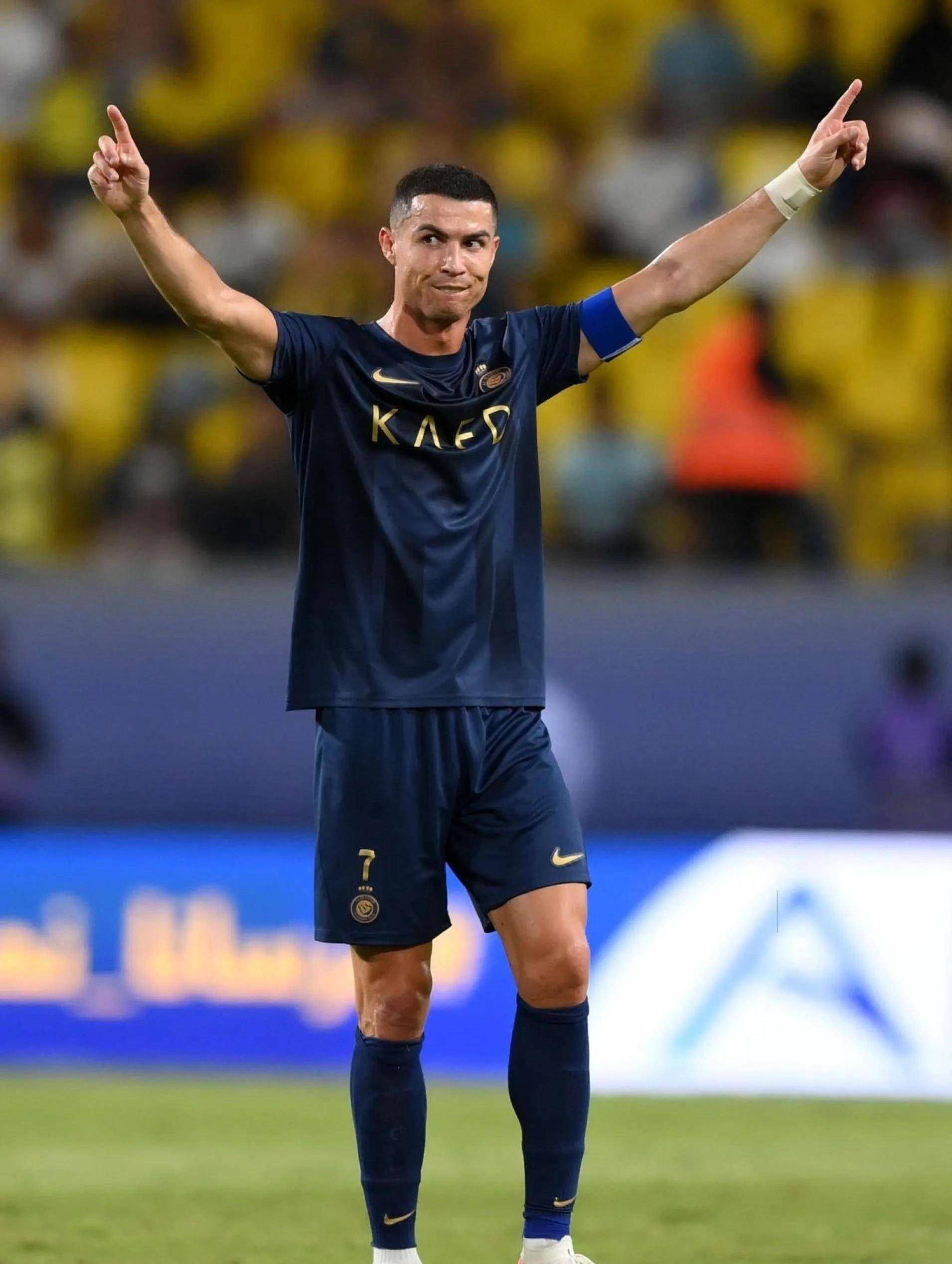 特巴斯抨击皇马：曾反对迈阿密赛，今却敞开伯纳乌迎接NFL（特巴斯指责皇马：曾反对迈阿密赛，如今却在伯纳乌拥抱NFL）