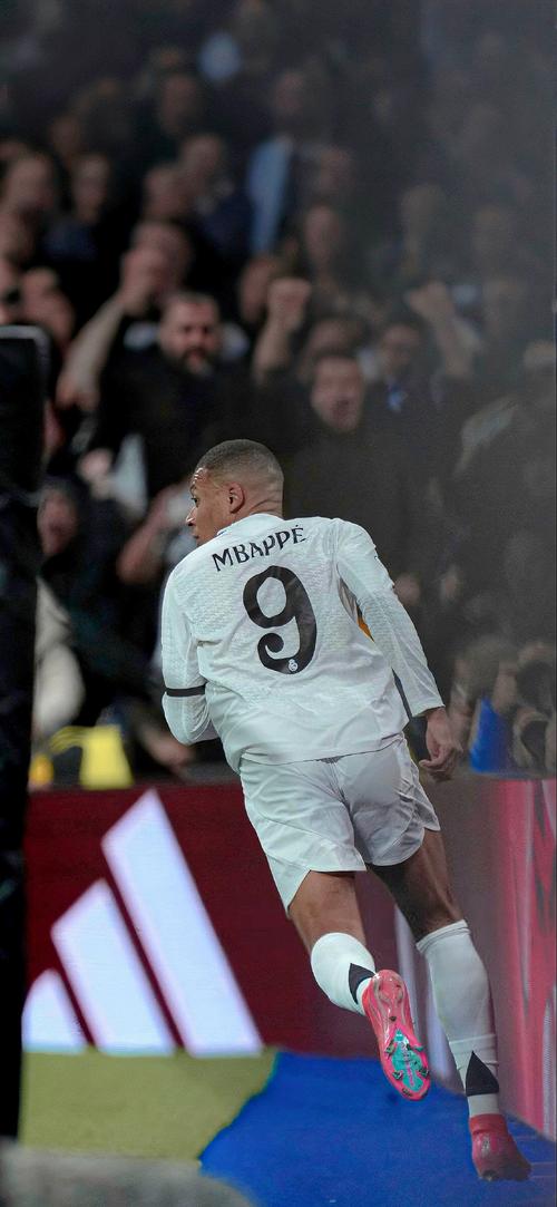 英冠前瞻：主场连胜斯旺西借势抢分，雷克瑟姆盼终结客场不胜（英冠前瞻：斯旺西主场乘势冲击连胜抢分，雷克瑟姆力争终结客场不胜）