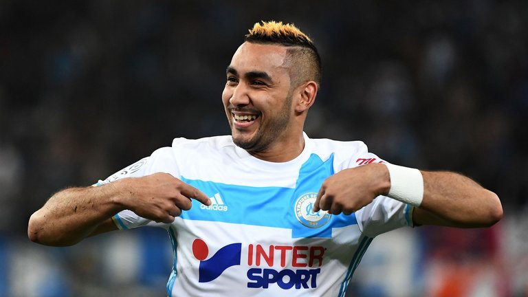 曼联最艰难时刻迎击阿森纳 数据示梦剧场沦陷（曼联低谷迎战阿森纳 数据预示梦剧场恐失守）