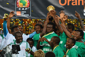 范德芬欧冠长途奔袭一条龙破门当选热刺11月最佳进球，获81%投票背后隐藏的训练秘密！（范德芬欧冠千里走单骑破门夺热刺11月最佳进球，81%高票背后的训练秘籍曝光）