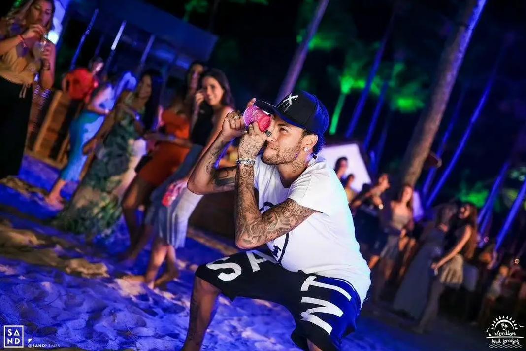 明年海港真不一定拿冠！毕竟连续4年拿第一很少 重要是申花没亚冠（海港明年未必夺冠：四连冠罕见，申花无亚冠成变量）