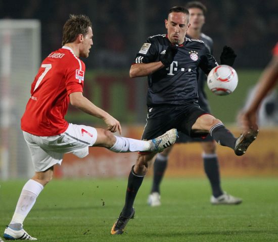 库拉索助教：人们太疯狂了！我们的岛屿太小，装不下这份喜悦（库拉索助教感叹：全民狂欢，小岛盛不下这份喜悦）