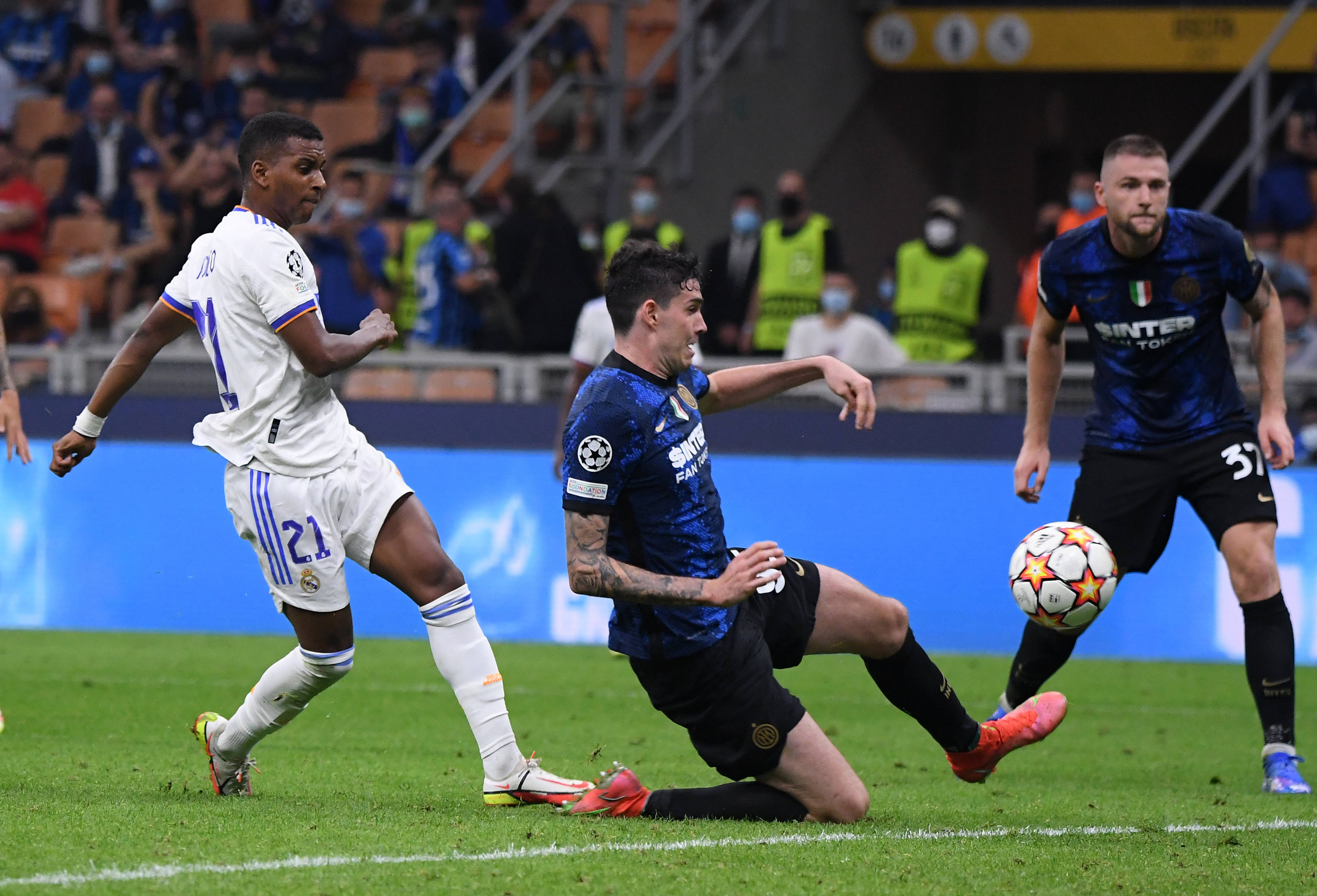 阿隆索：球队内部非常团结，阿诺德在皇马有适应过程是正常的