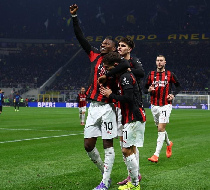 米切尔半场投篮12中7，三分5中3得到22分1板1助1断