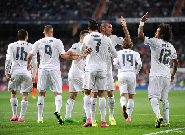 重磅！皇马遭遇重创！阿诺德伤缺两月将错过15场比赛，欧冠生死战告急（突发：皇马重大打击！阿诺德伤停两个月恐缺席15场，欧冠生死战拉响警报）