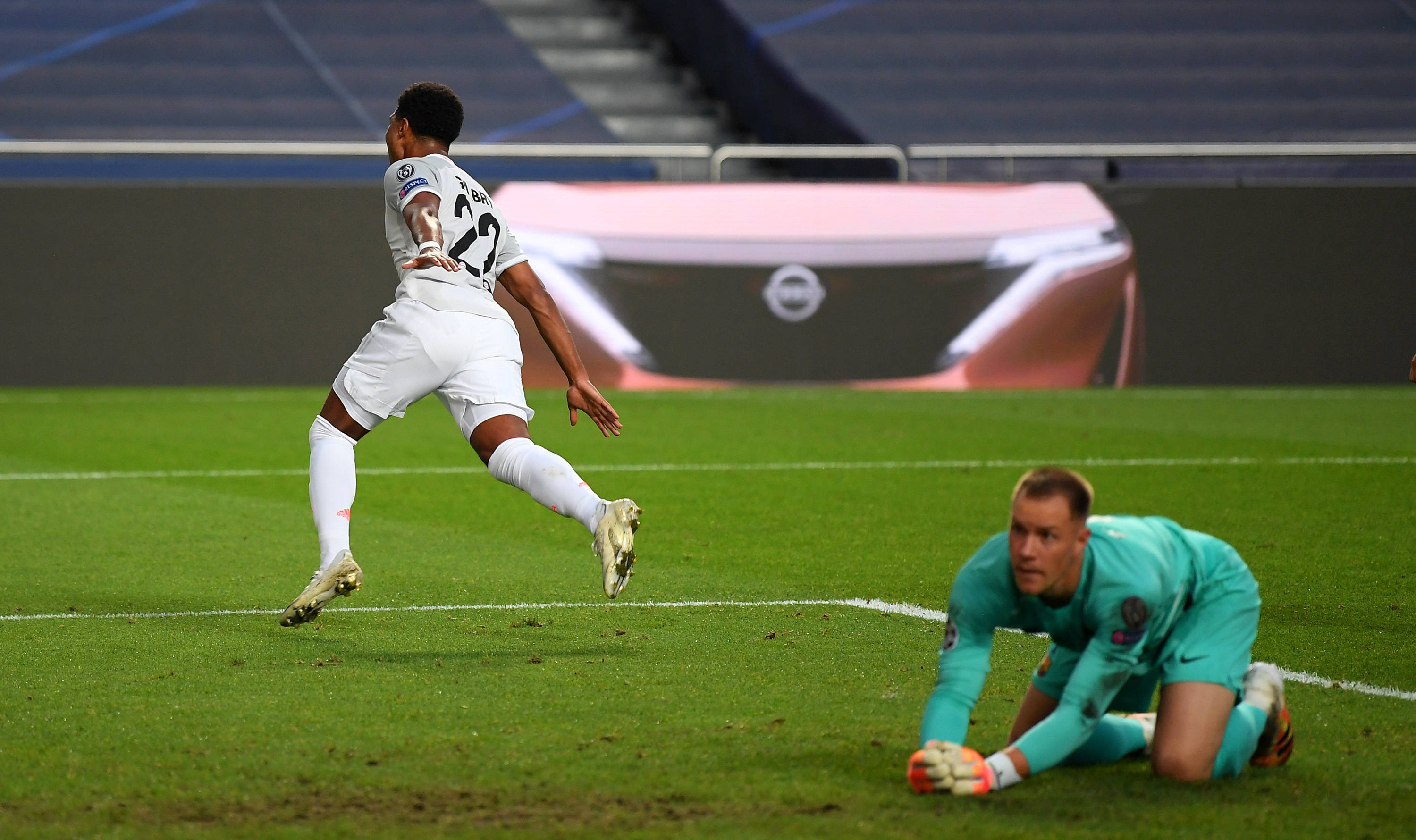 中超半场：阿苏埃破门，吴曦点射，申花2-0领先津门虎（中超半场战报：阿苏埃建功，吴曦点射，申花2-0暂领先津门虎）