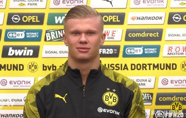 帅气，理发师晒阿森纳新援哲凯赖什新发型