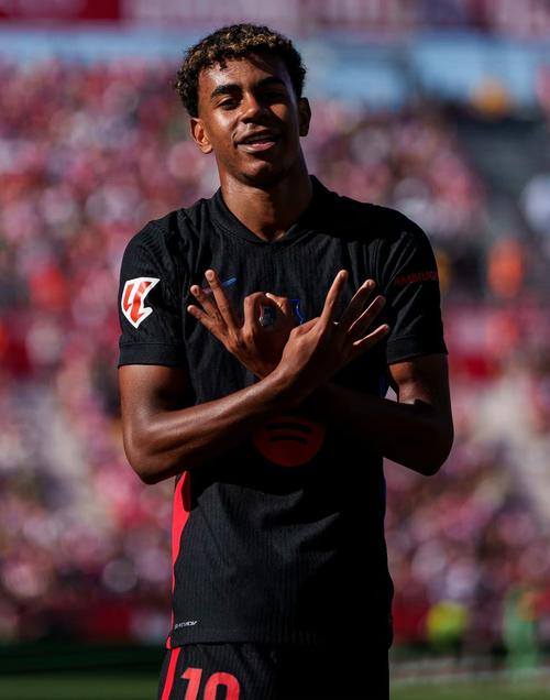 伊萨克全场数据：出战68分钟，7次丢球，7次对抗全部失败（伊萨克本场数据：出场68分钟，7次丢失球权，7次对抗无一成功）