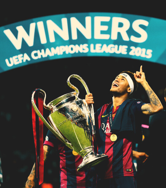 WTT总决赛女单1／8决赛，陈幸同4-2战胜队友石洵瑶，晋级8强