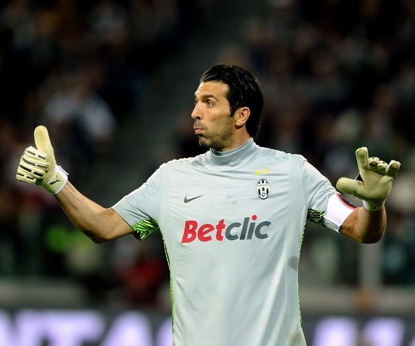 记者：凯恩正在游说英格兰队友格伊，希望他加盟拜仁