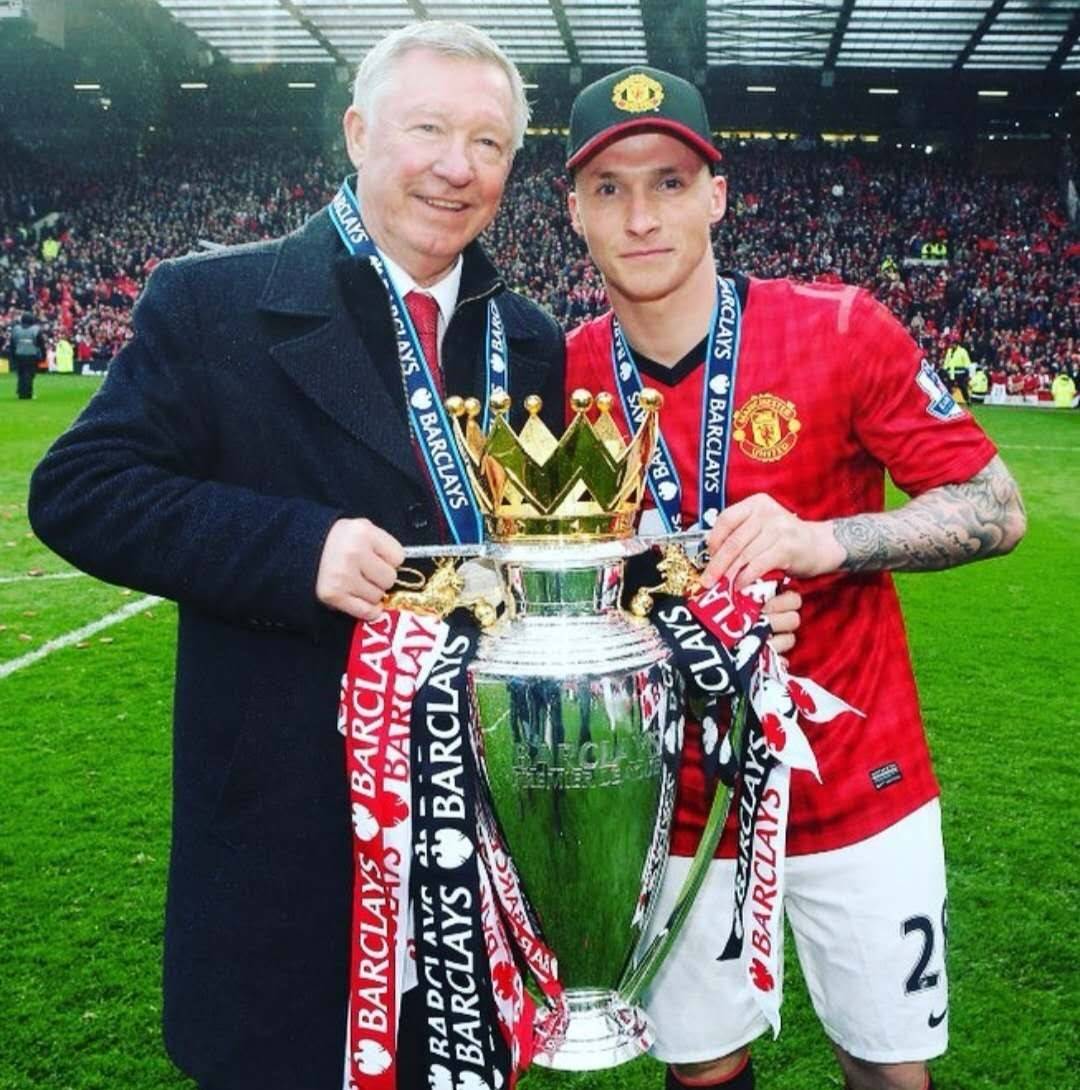 判决书：原天津泰达球员白某峰因受贿判有期徒刑一年，缓刑一年